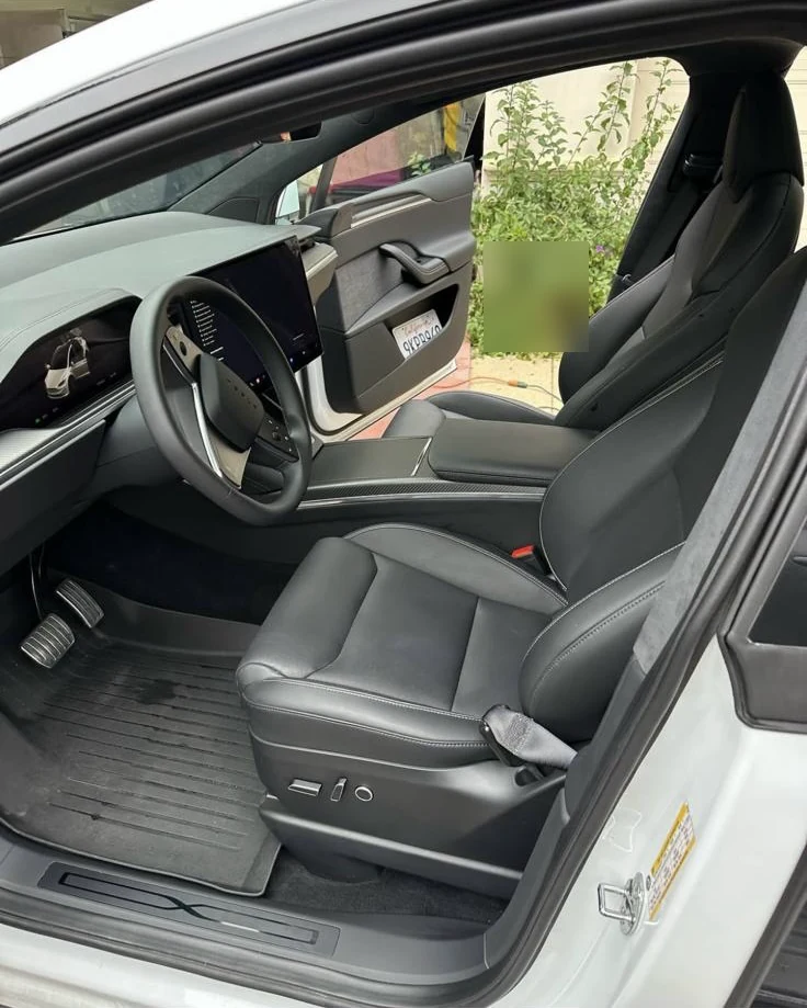 Tesla detailing photo 3