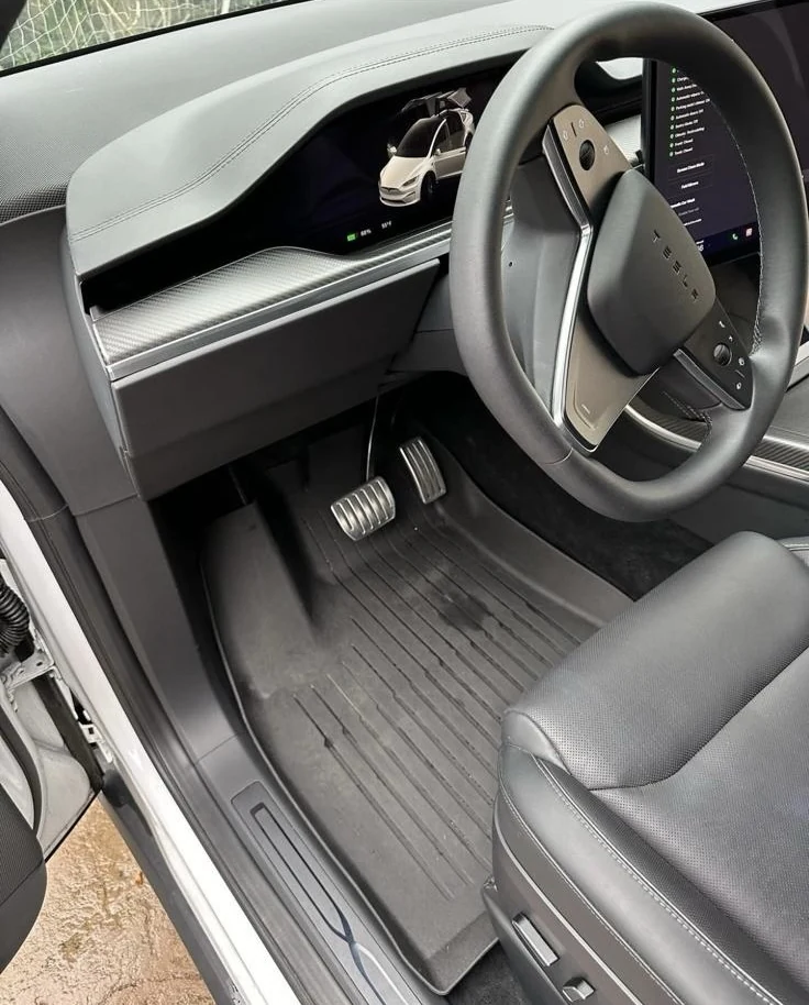 Tesla detailing photo 4