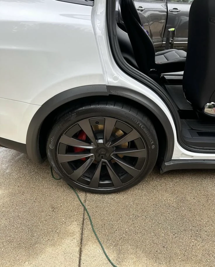 Tesla detailing photo 5